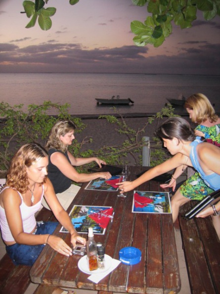 sm-2004-12-Tahiti-restaraunt.jpg