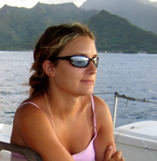 sm-Tahiti-2004-Jen-CatCruise-thinking